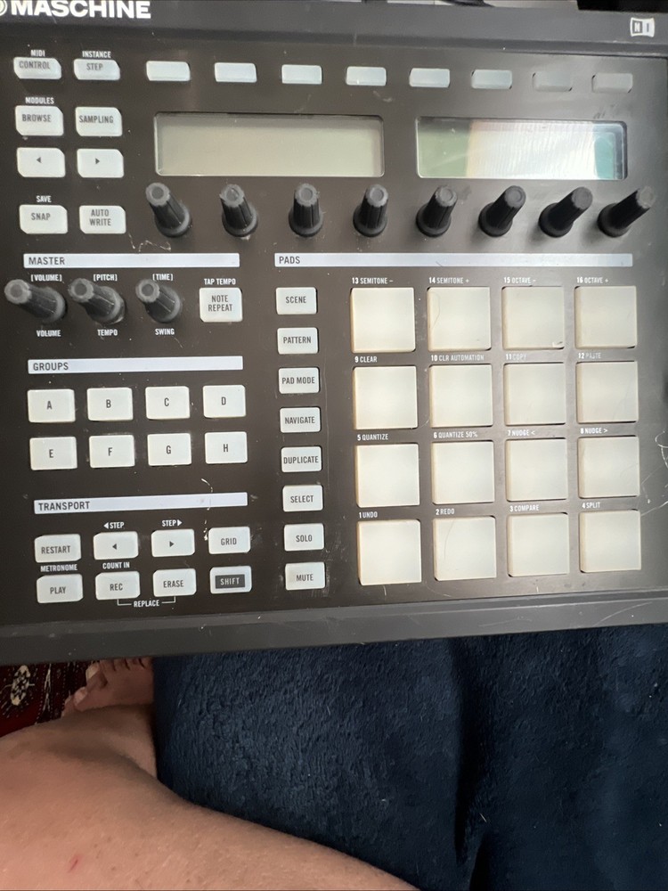 Maschine groove production studio N1 Controller No Software
