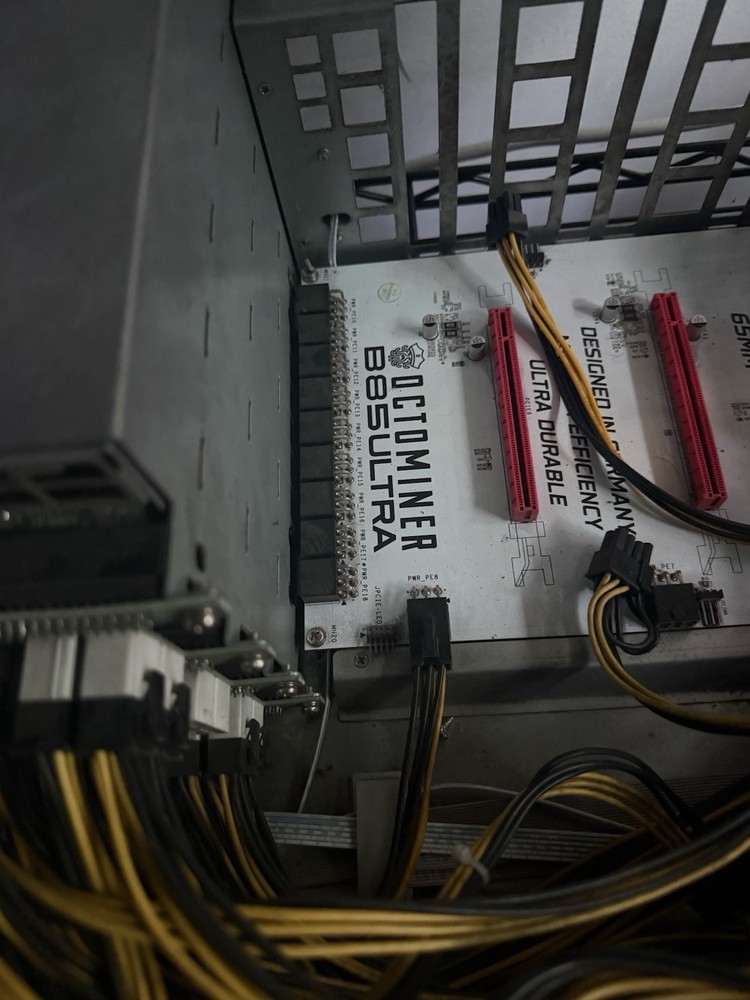 Octominer X8 ULTRA Plus 3000W High spec mining rig