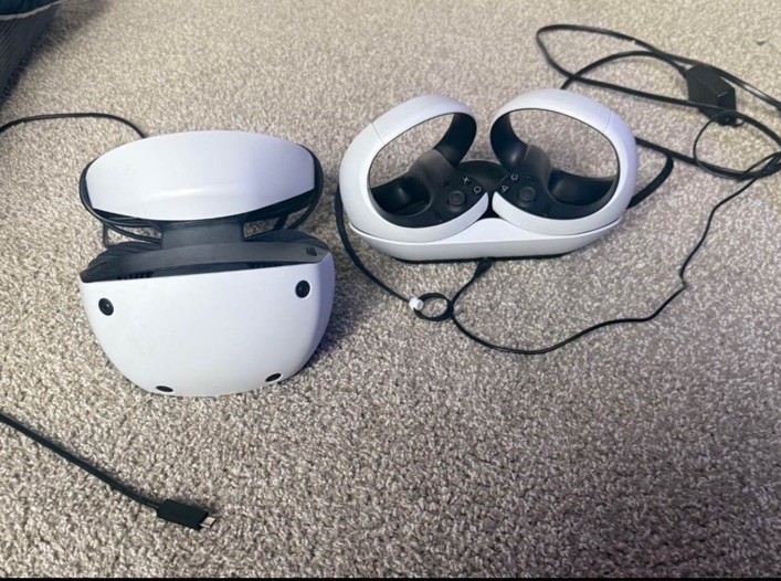 Sony PlayStation VR2 White/Black VR Headset & Controllers USB-C