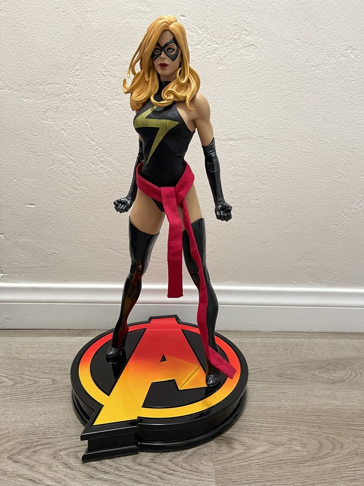 Sideshow Collectibles Exclusive Ms Marvel Premium Format Statue Marvel (READ)