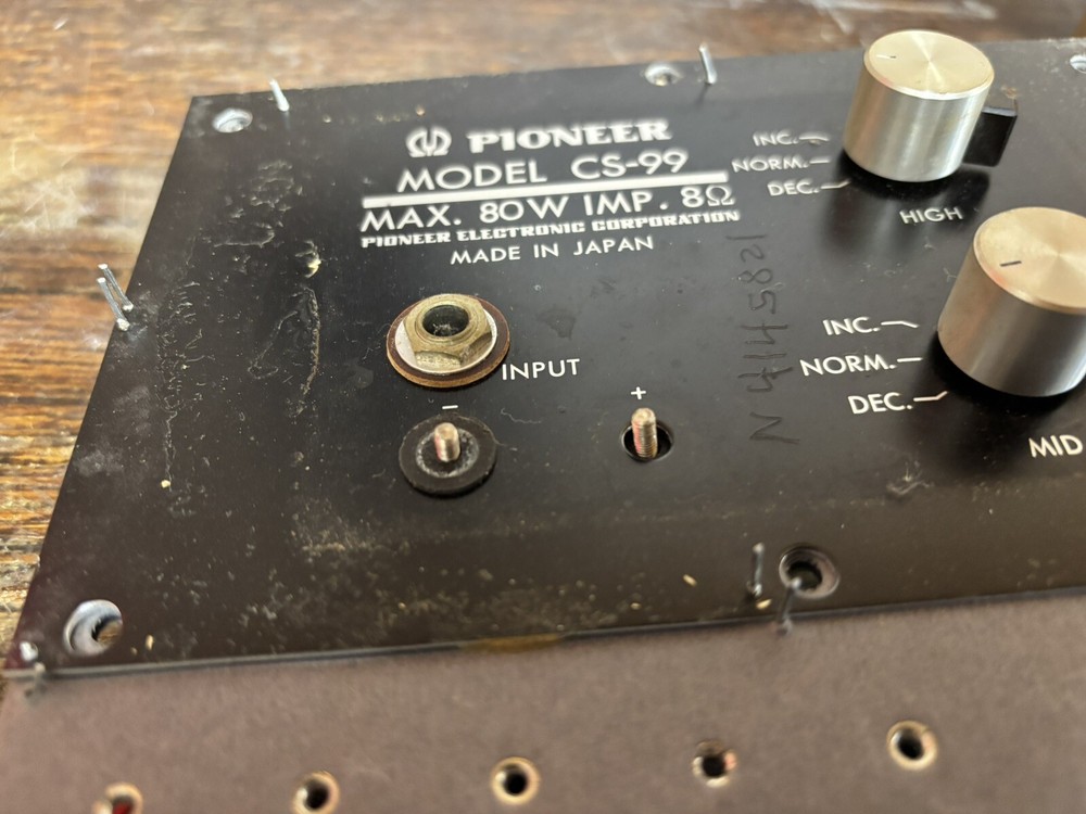 One Pioneer CS-99 Speaker Crossover WORKS BUT NEEDS SOME WORK, READ