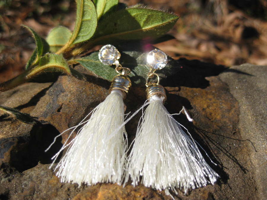 VOODOO BELLE WHITE WANGA EARRINGS