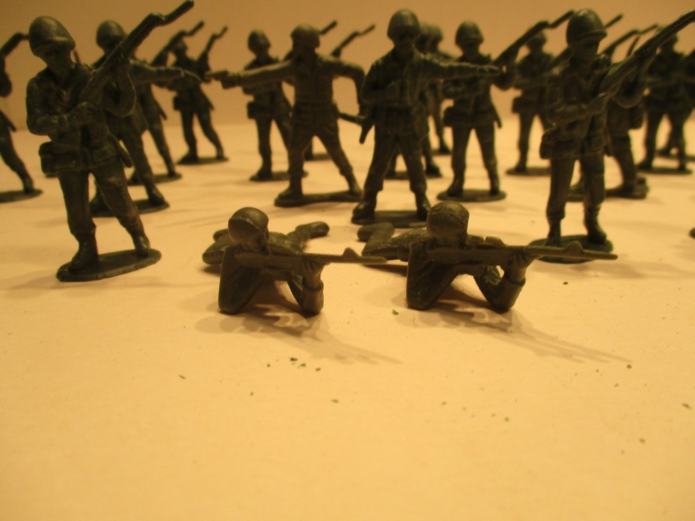 27 WW2 USA Plastic 50mm Soldiers