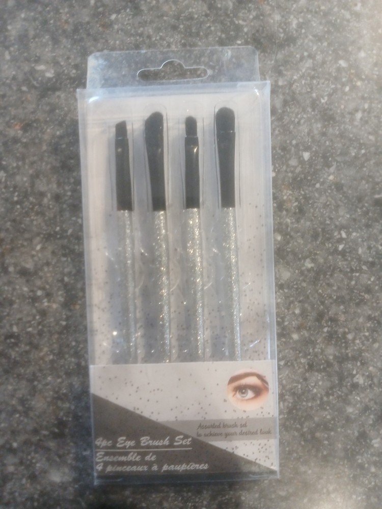 Unbranded Four PieceEye Brush Set (1M) X