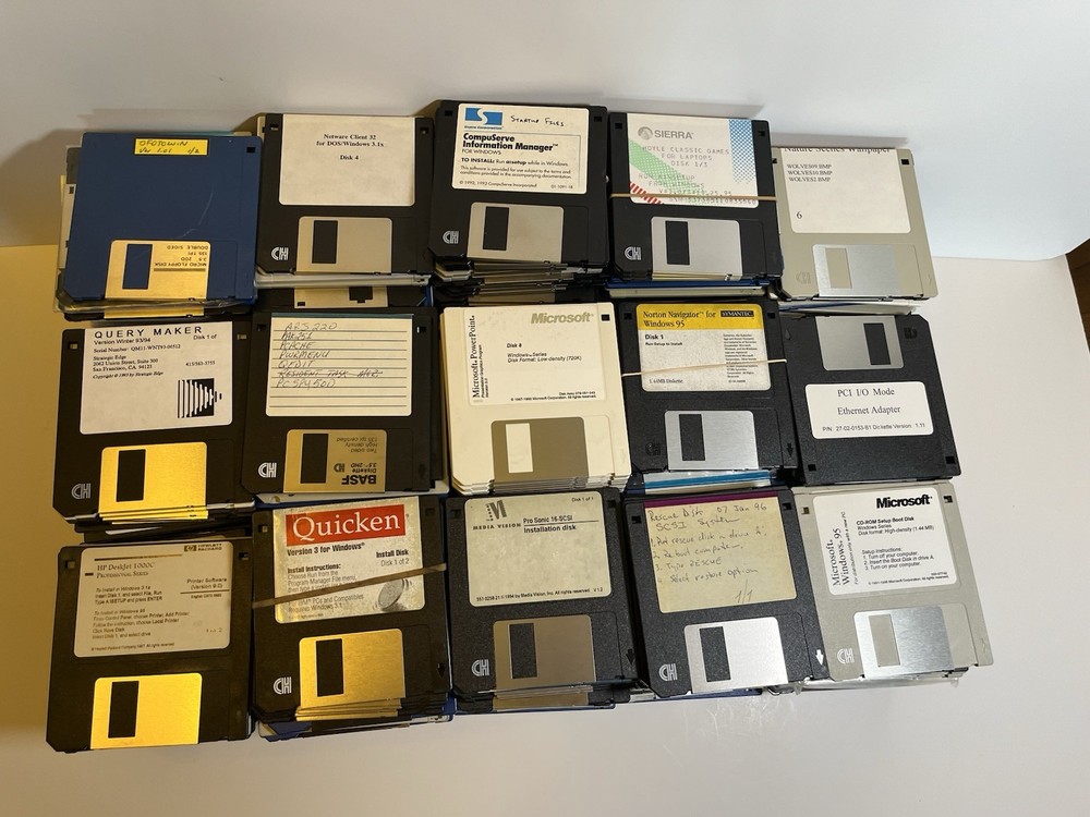 Lot of Over 550 Floppy Computer Disk 3.5" Blank Software Mixed - Microsoft