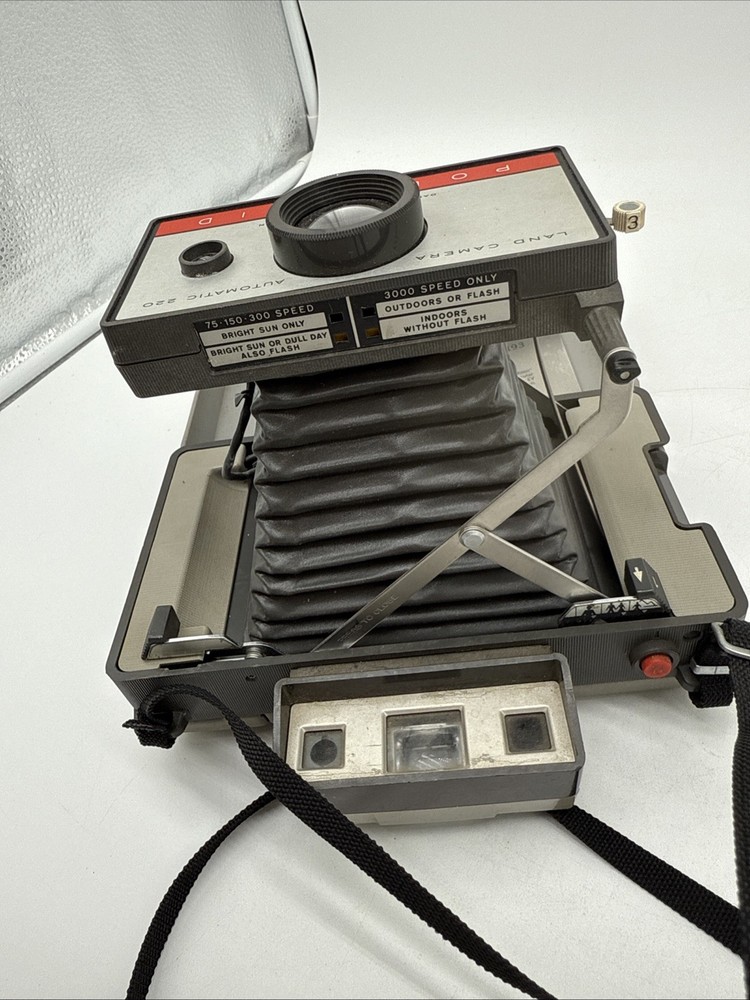 Polaroid 220 Land Camera With Case & Manual Untested