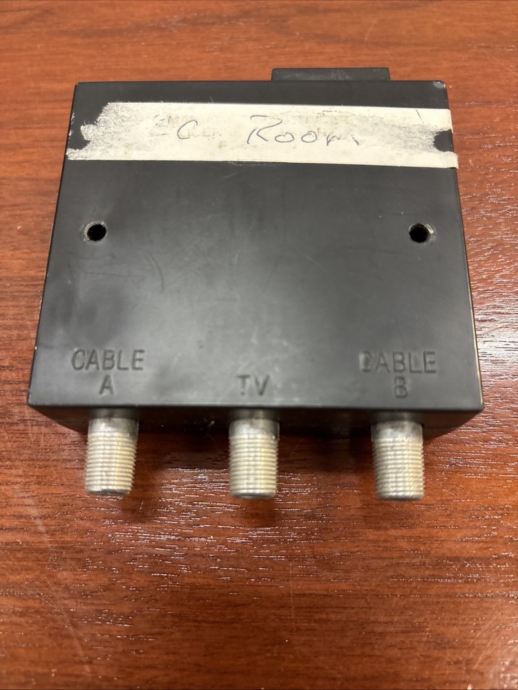 RADIO SHACK A & B PUSHBUTTON SWITCH TV ANTENNA CABLE SELECTOR 3 Inputs AB