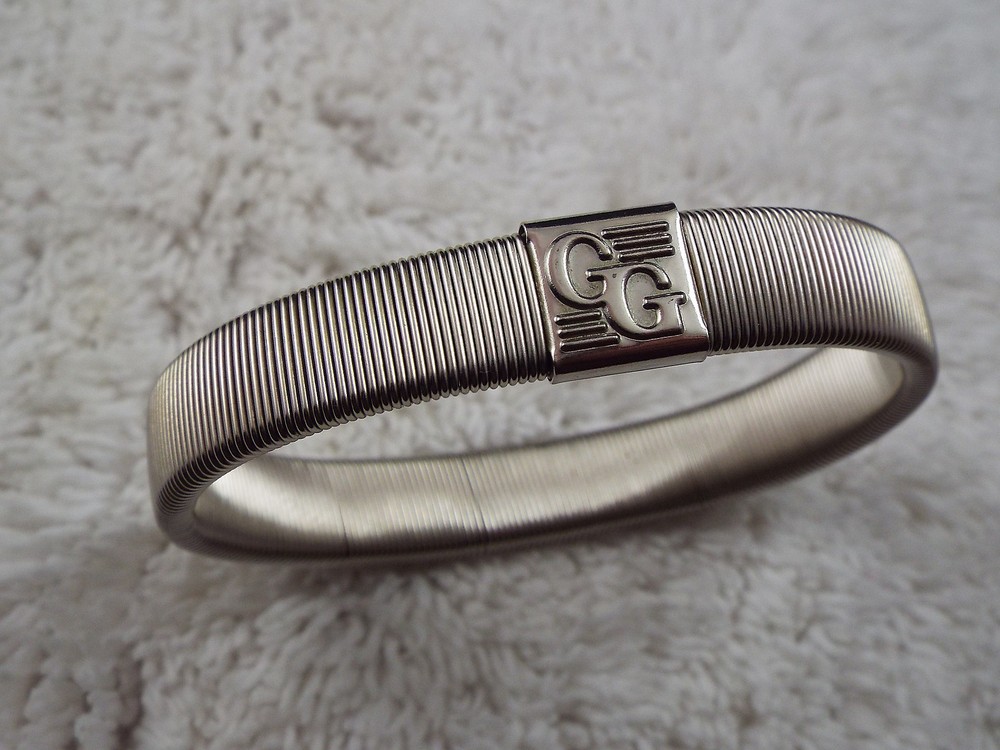 Silvertone Spring Band Bracelet GG (B27)