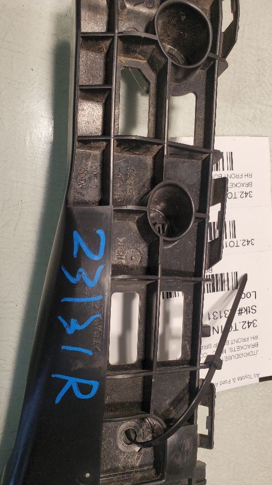 PRIUS 2014 RH FRONT BUMP BRACKET