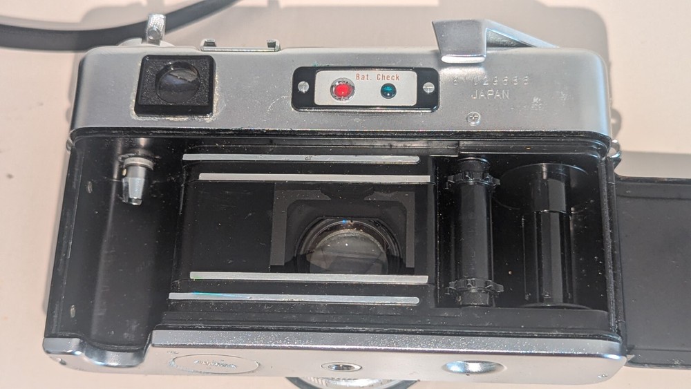 Yashica GS Electra 35 Vintage 35mm Camera Untested