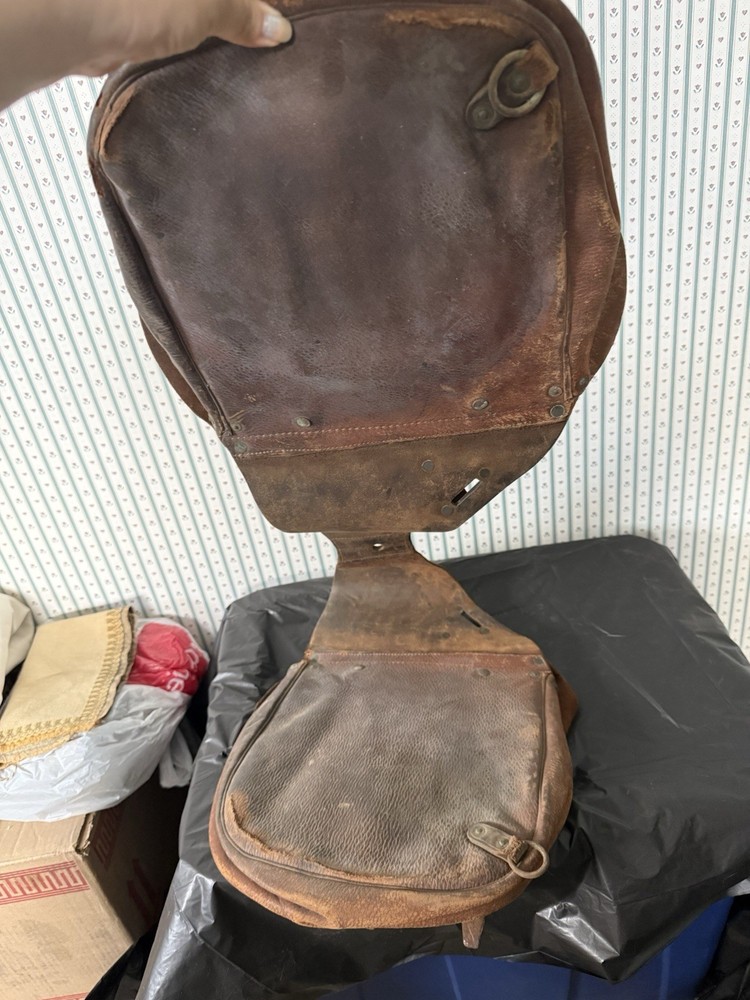 US Calvary Genuine leather Saddle Bag. Good Condition.