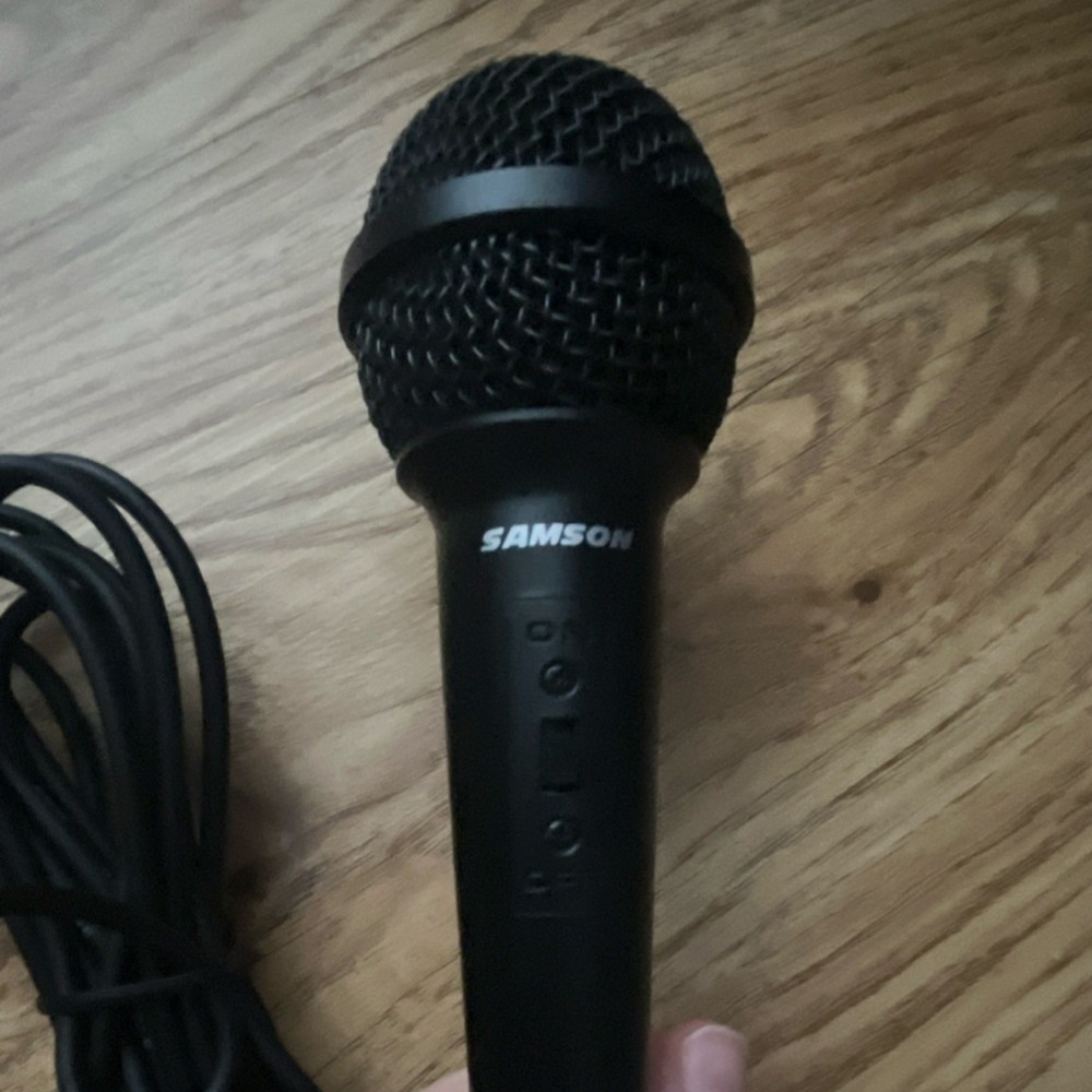 Samson Handheld/Stand-Held Wired Microphone 3.5mm On/Off Switch Black Audio