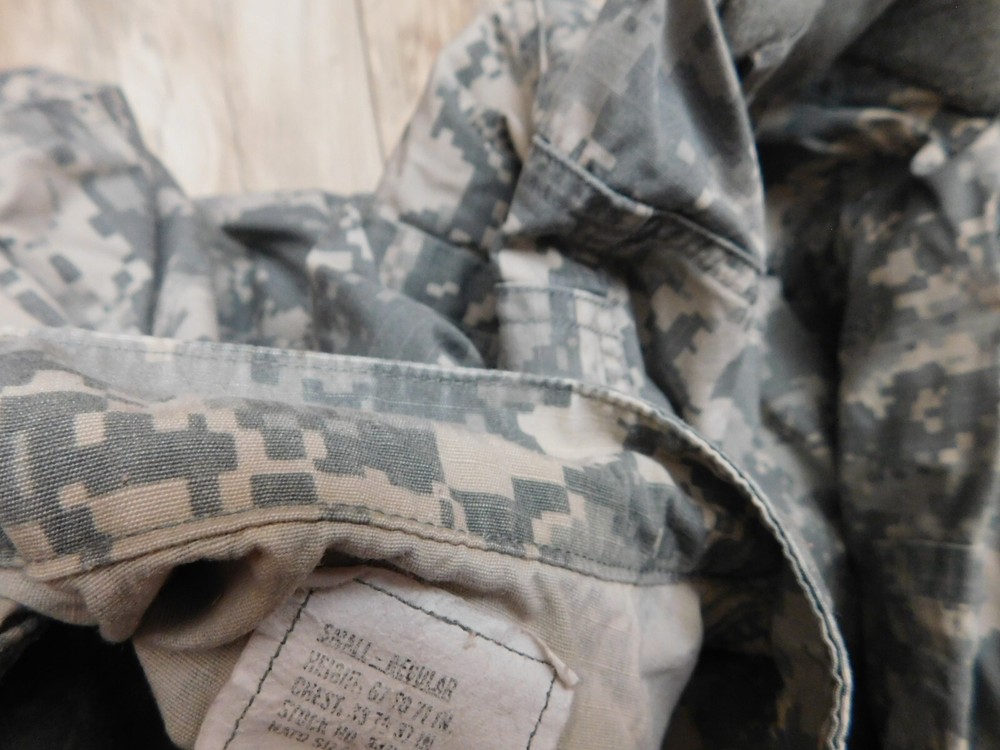 US MILITARY ARMY ACU TOP COAT SIZE SMALL-REGULAR