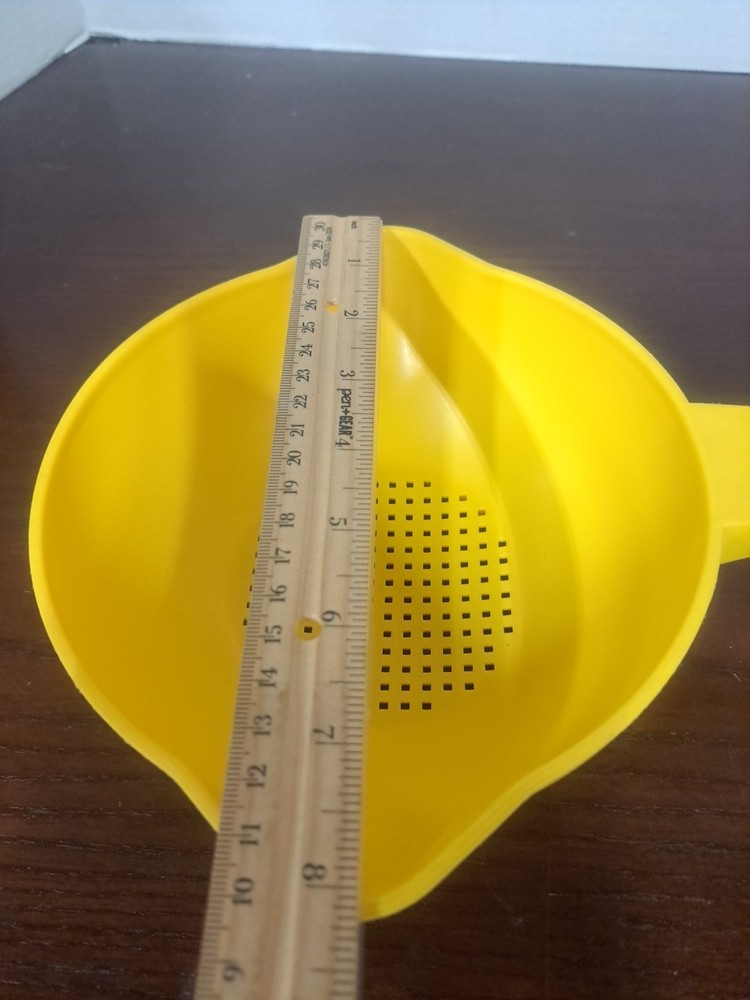 Vintage Tupperware Yellow 1 Quart Plastic Strainer Collander