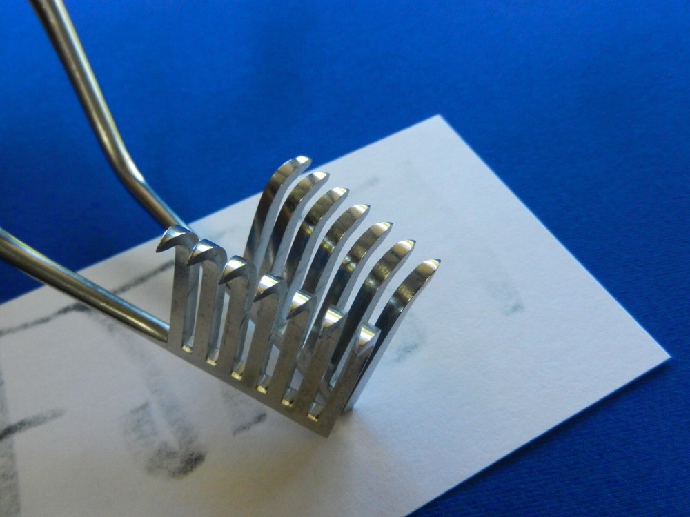 E2621 Codman 50-1383 Sharp Tip Retractor