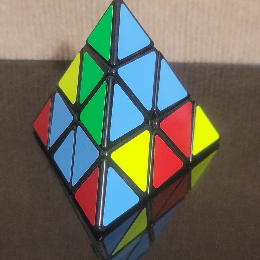 Pyramid Pyraminx Speed Cube Magic Twist 3D Puzzle Brain Teaser