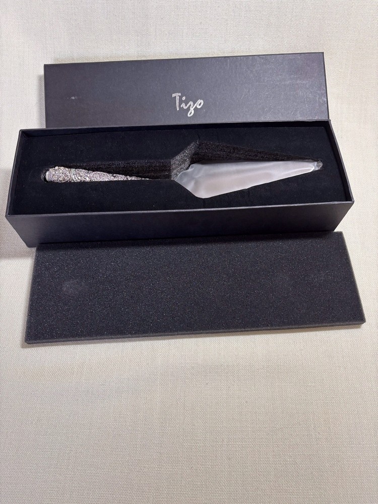 Tizo Jeweled Handle Pie Server