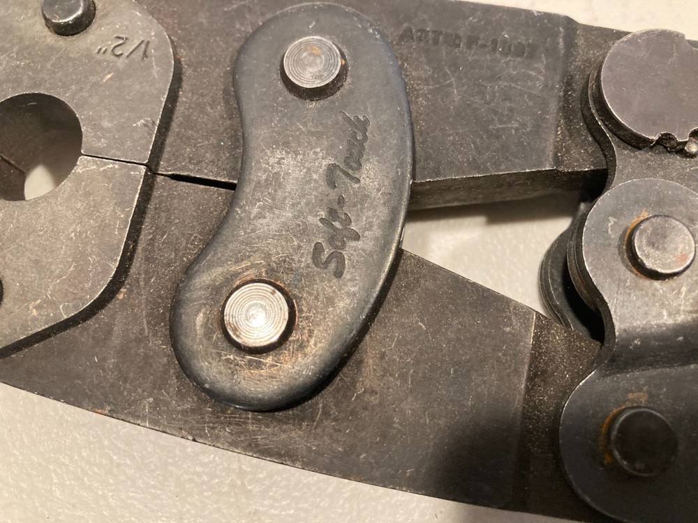 SharkBite Pex Crimp Tool Kit 865896 with PEX crimp tool kit #865896