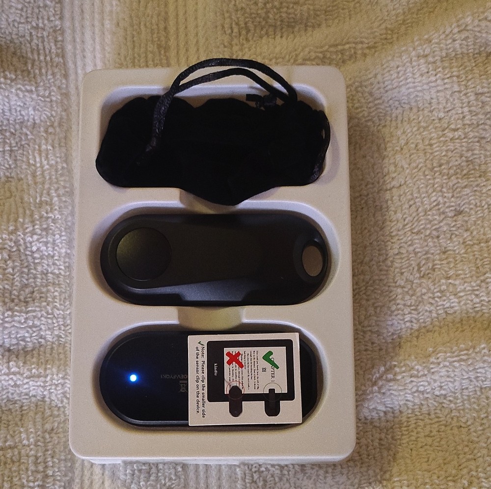 FYQ-K2 Wireless Page-Turner for Tablets & eReaders, Black, with Pouch & Manual