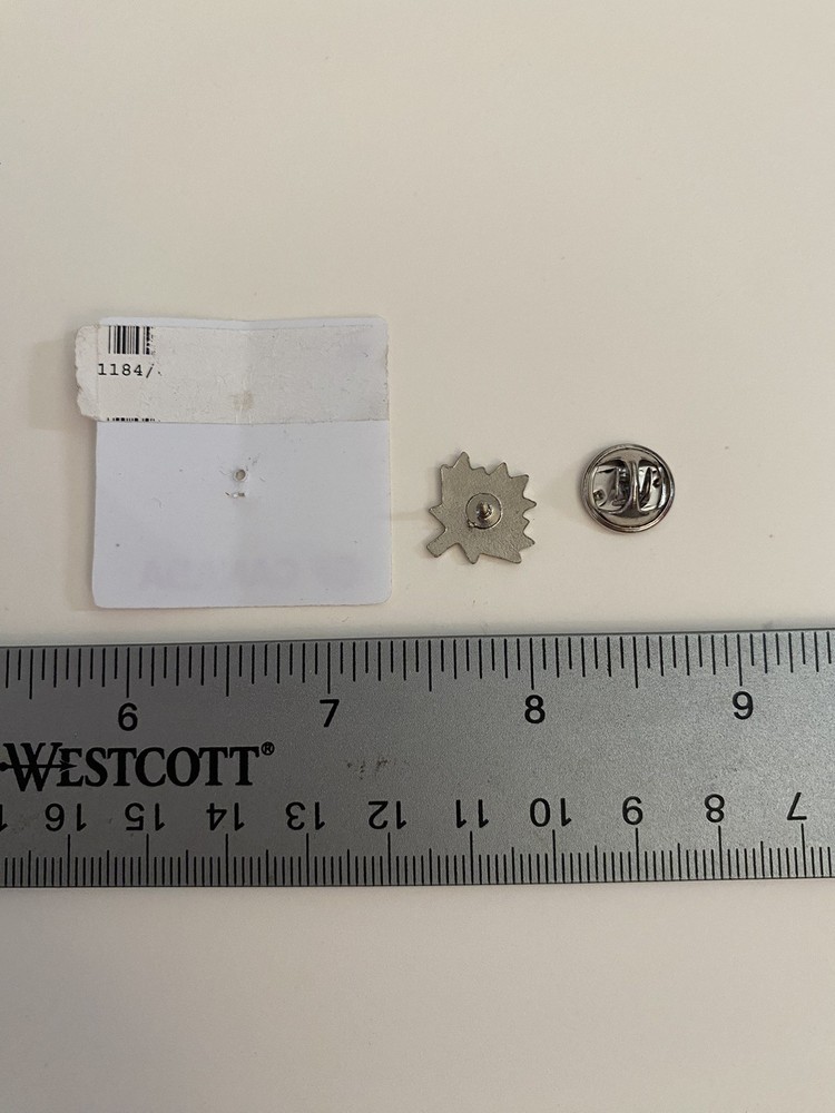 Canada Maple Leaf Lapel Pin P45