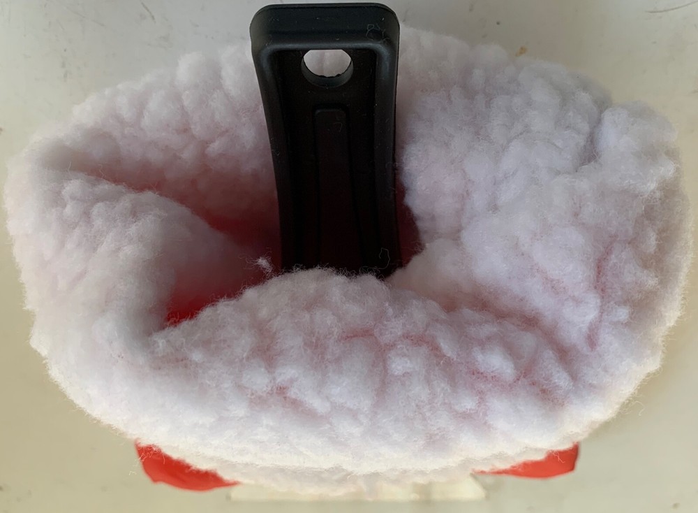 MITTED ICE SCRAPPER - BRAND NEW "FLEECE LINED"