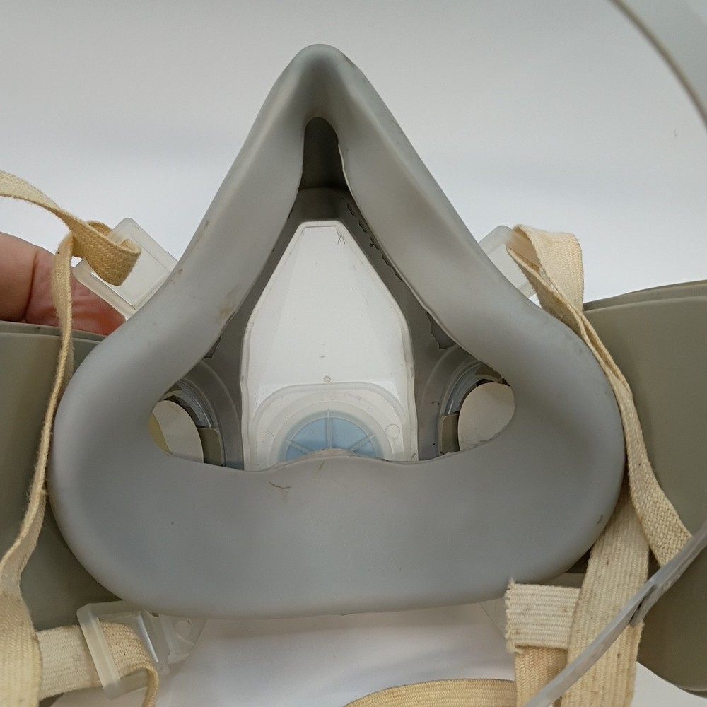 3M™ Half Facepiece Disposable Respirator Assembly M