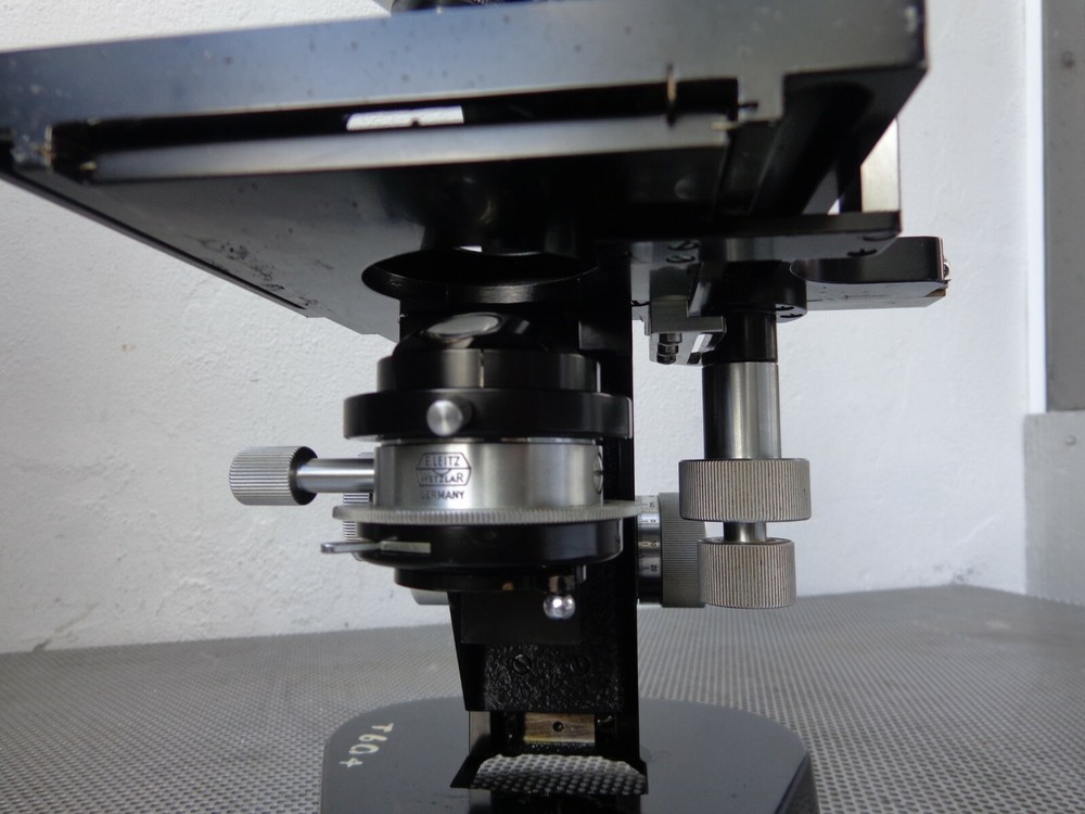 leitz wetzlar microscope 510229 with case 4x