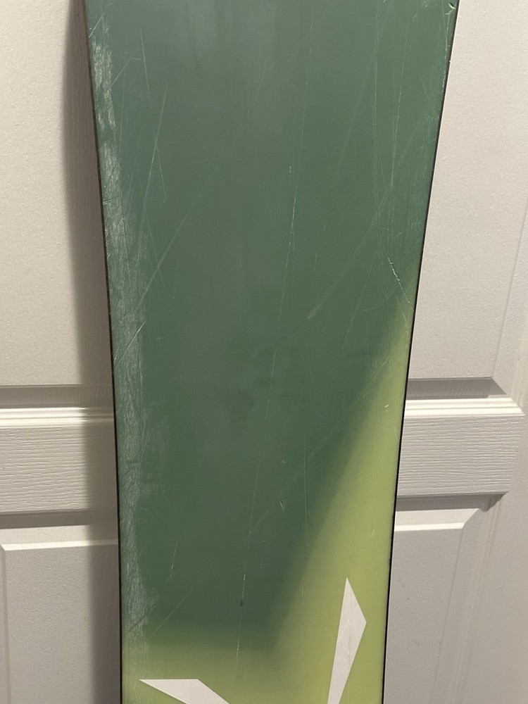 BURTON CLASH SNOWBOARD SIZE 153 CM