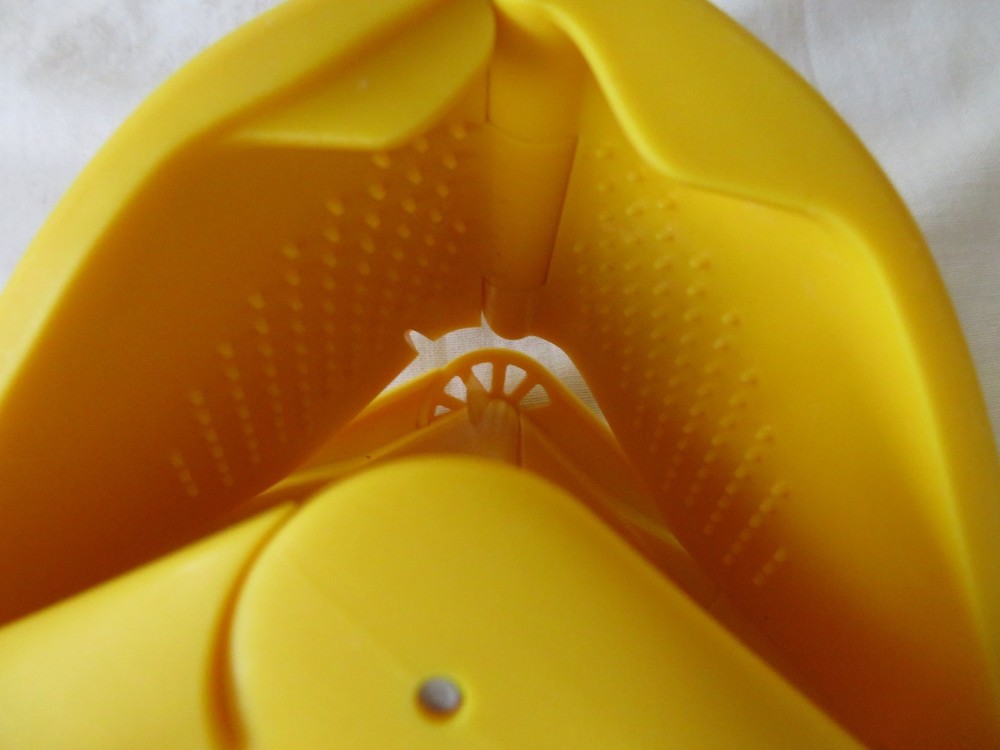 Manual Citrus Squeezer Effortless Hand Juicing~Fold Flat Design-Easy to Store