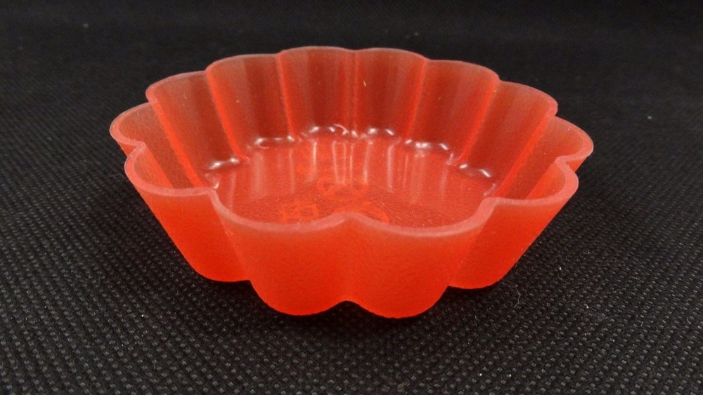 Cuisine Magic 12-pack Silicone Cupcake & Muffin Baking Cup ~ Red