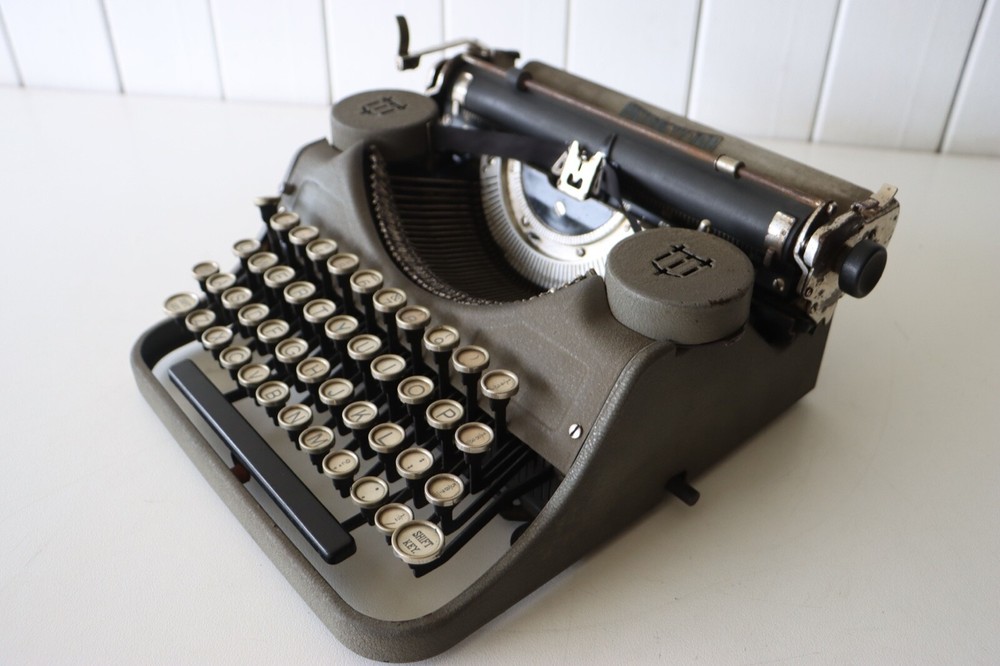 Antique Underwood Portable - Typewriter - Excellent Working Order!