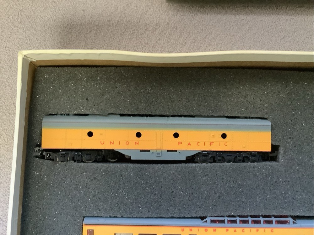 Con-Cor N Scale Union Pacific Passenger Set #004301