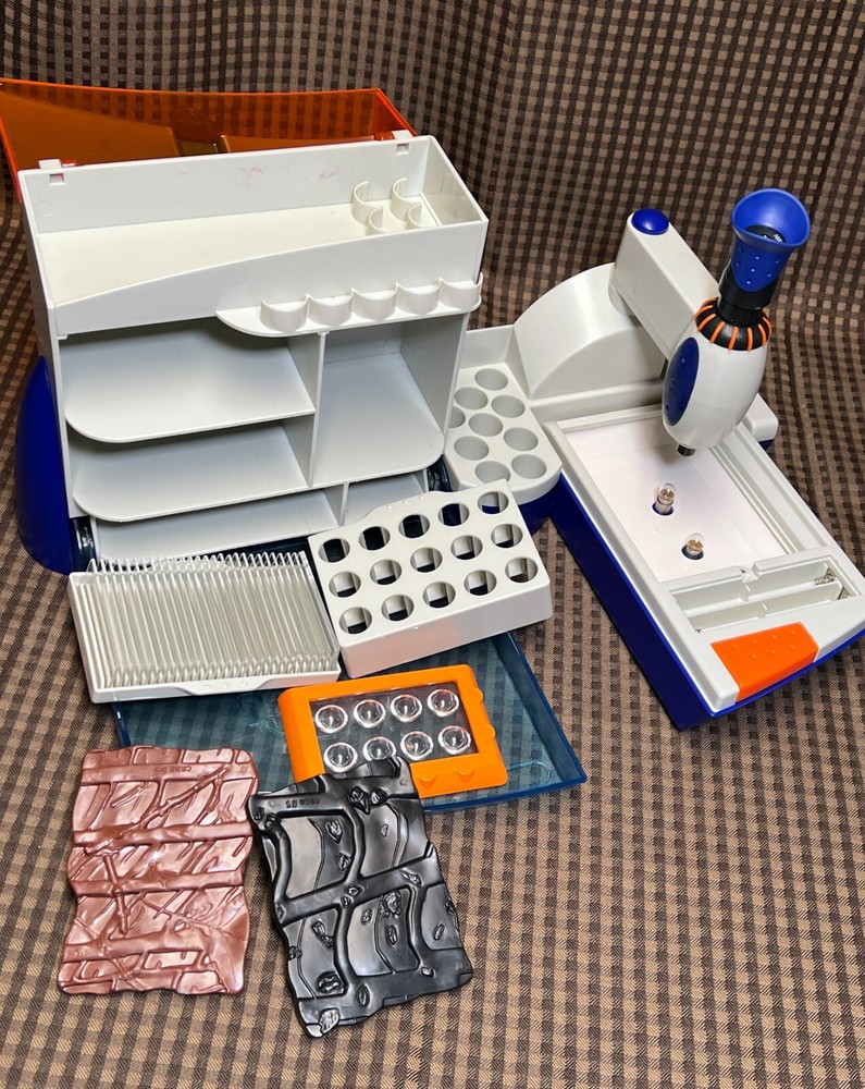 2002 Discovery Kids Ultimate Forensics Science Whodunit? Lab Kit Microscope Set