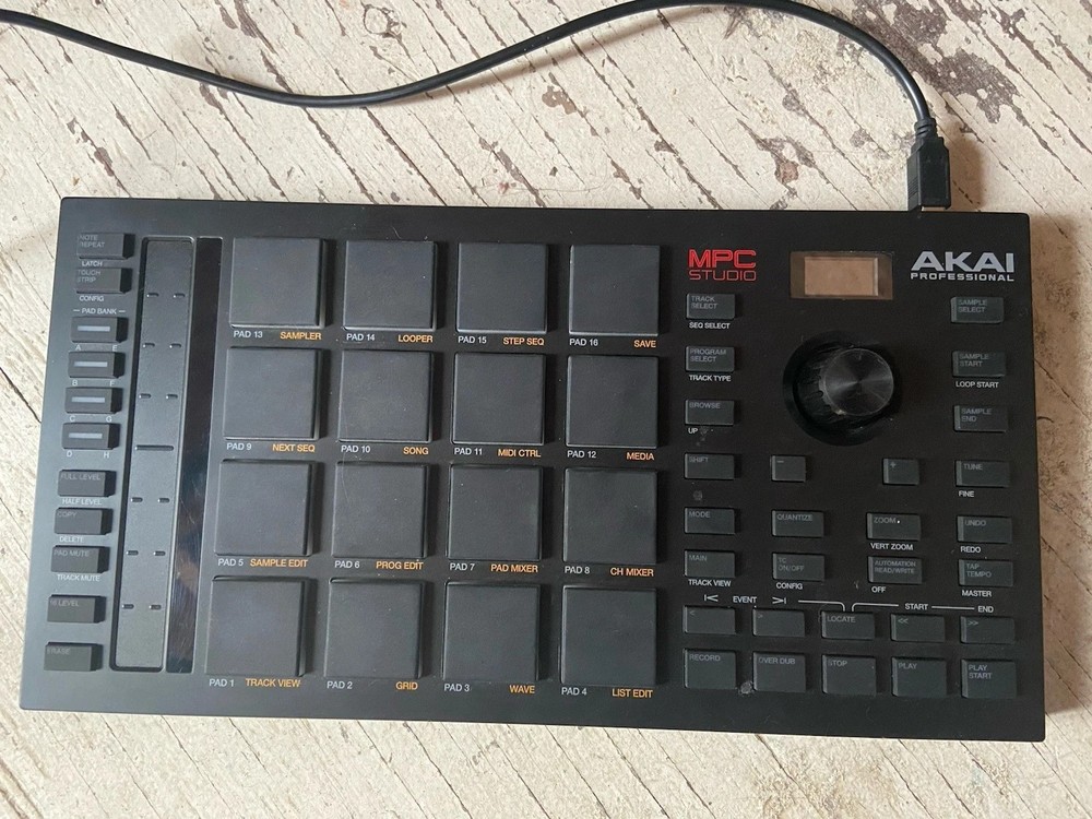 Akai Professional MPC Studio Black Midi Controller Drum Pad with USB Cable