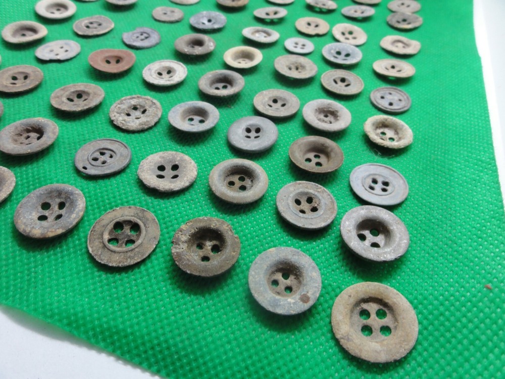 WWII WW2 buttons 90st.