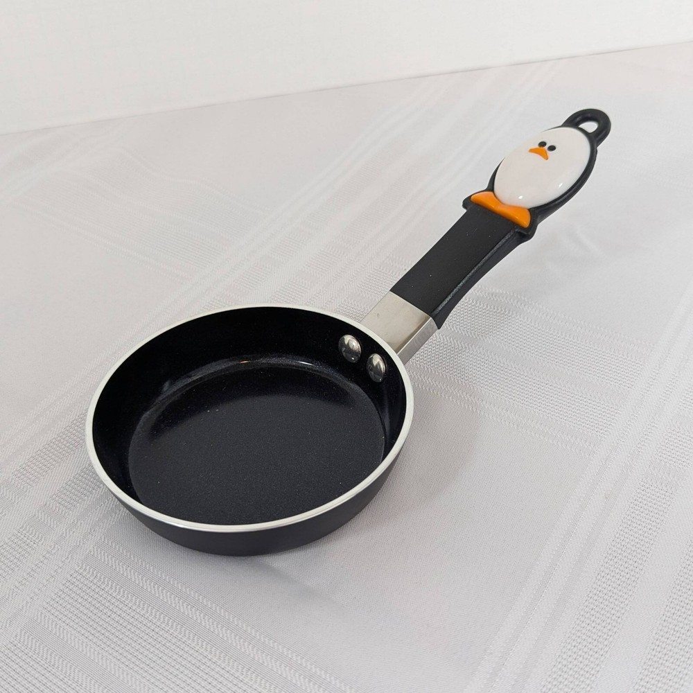 Mini nonstick egg skillet with cute chicken on handle