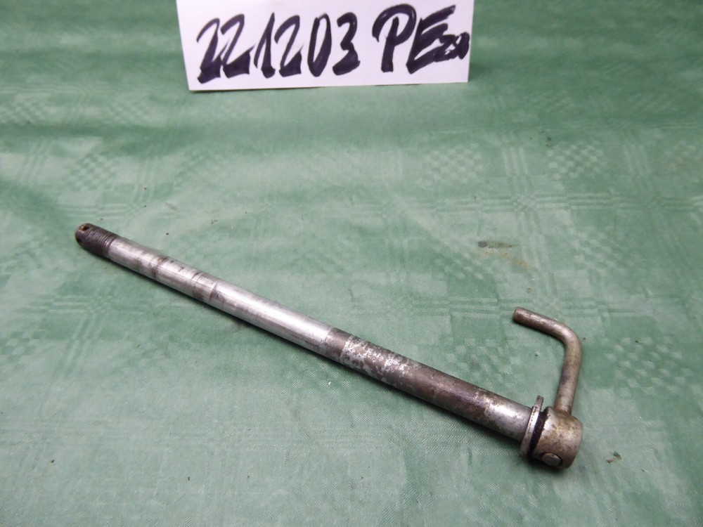 1979 Suzuki PE250 Front Wheel Spindle (int.ee)