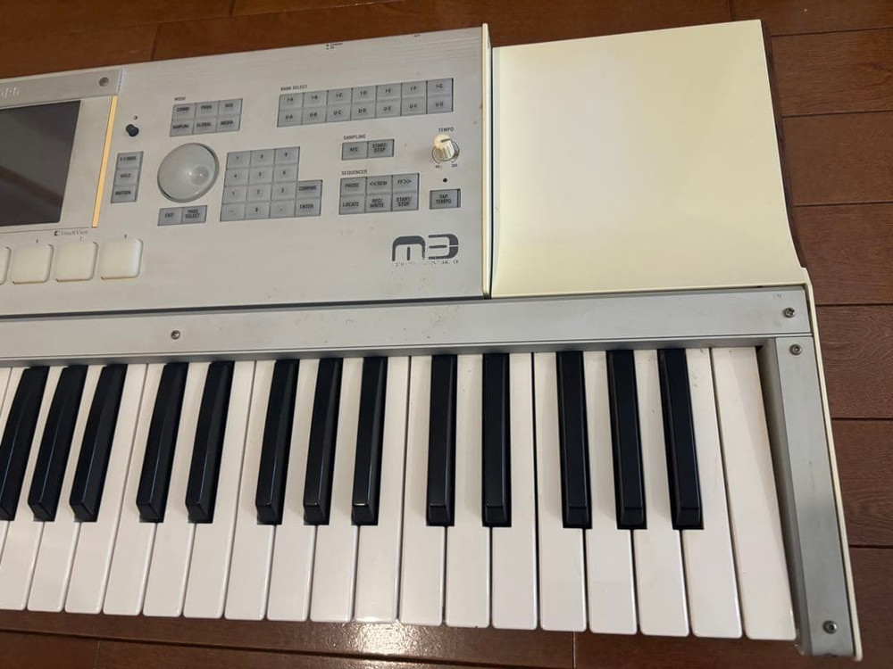 KORG M3-61 Keyboard/Synthesizer