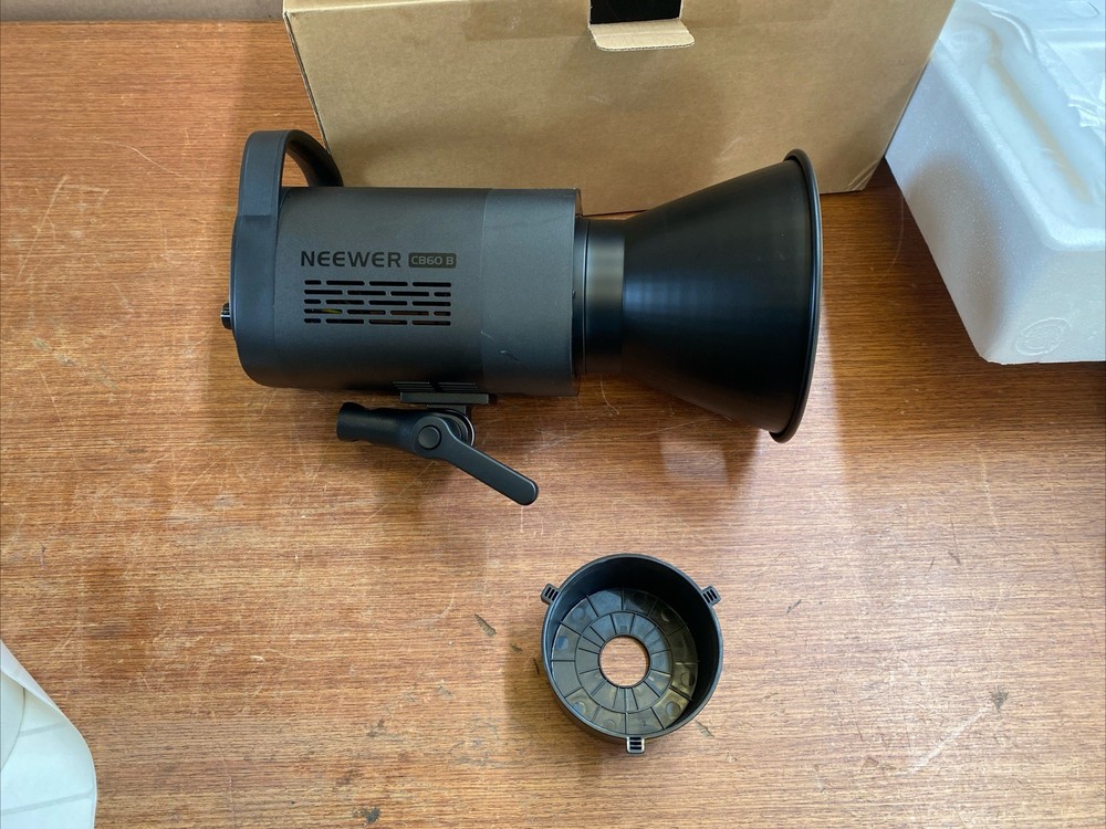 NEEWER CB60B LED VIDEO LIGHT