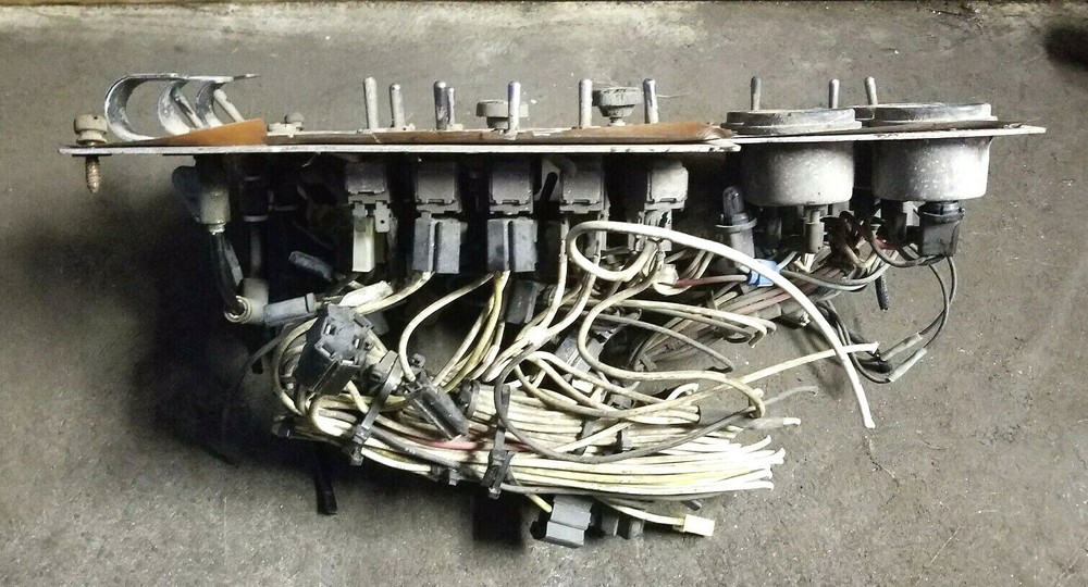 FREIGHTLINER COLUMBIA CENTURY CLUSTER DASH PANEL