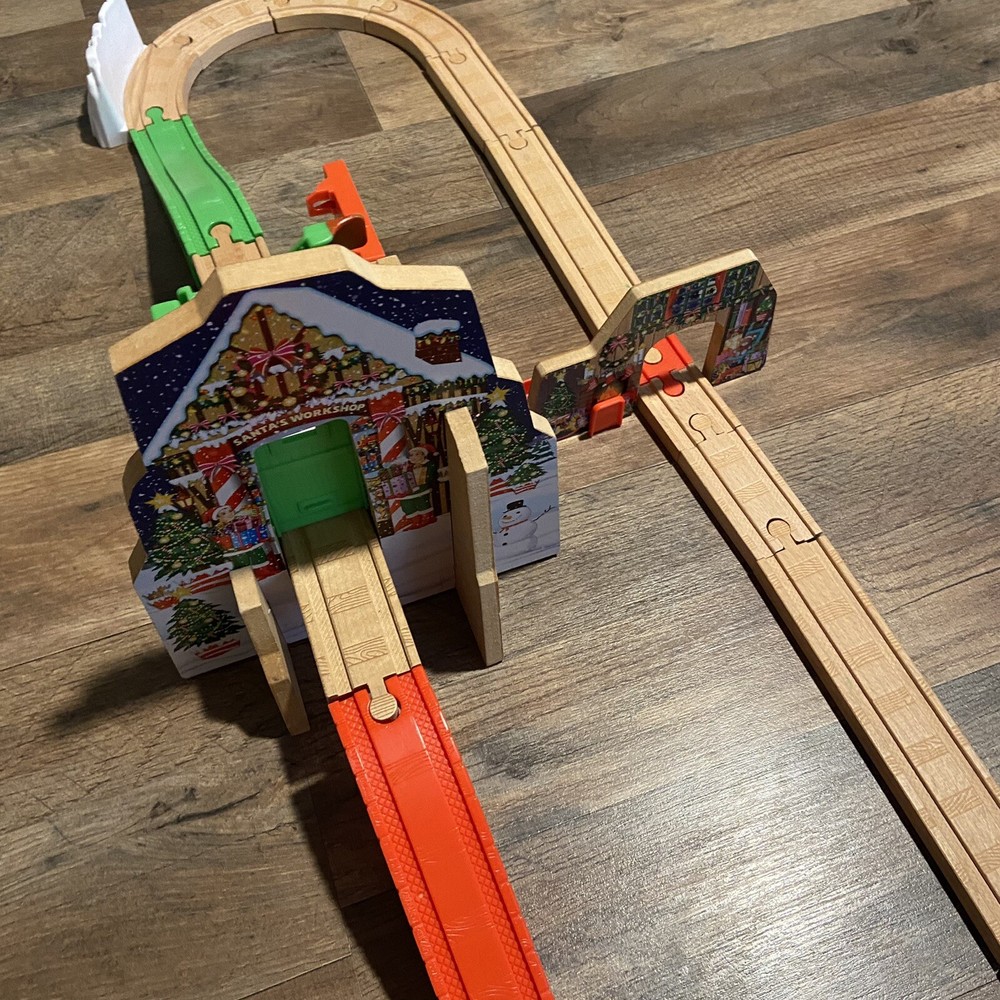 Santa's Workshop express Thomas the Train christmas set - Read
