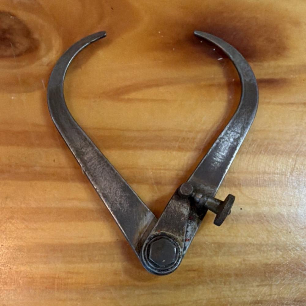 Firm Joint Outside Caliper Machinist Tool with Adjustment Screw