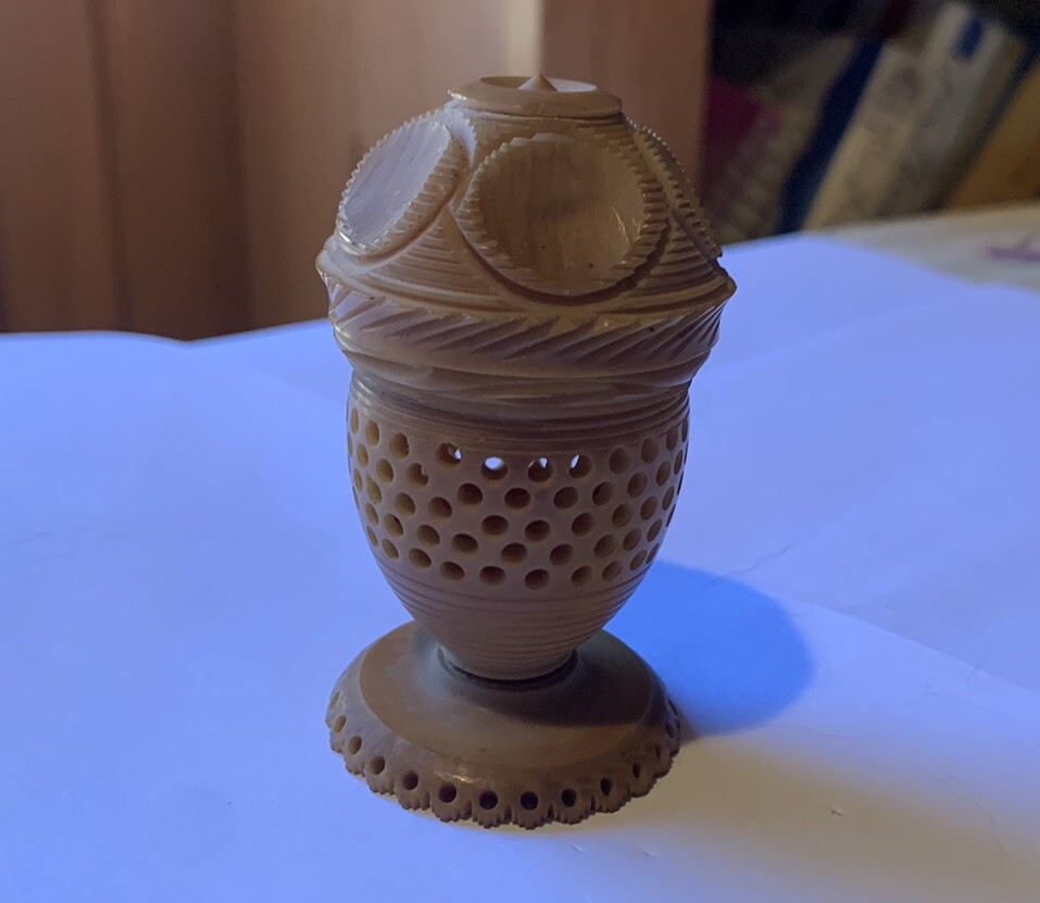 Antique Carved Vegetable Ivory Thimble/Thread Holder
