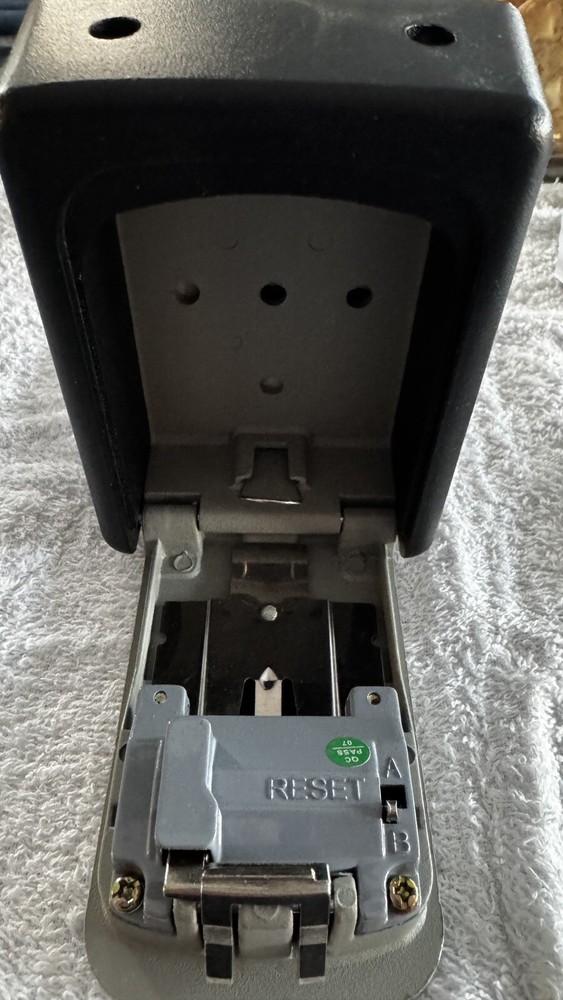 Combination Key Storage Lock Box w/ Changeable Code (Fayleeko)