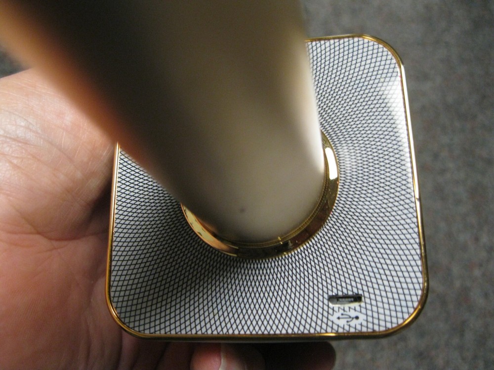 Q7 Karaoke Microphone white & gold w/ Case used