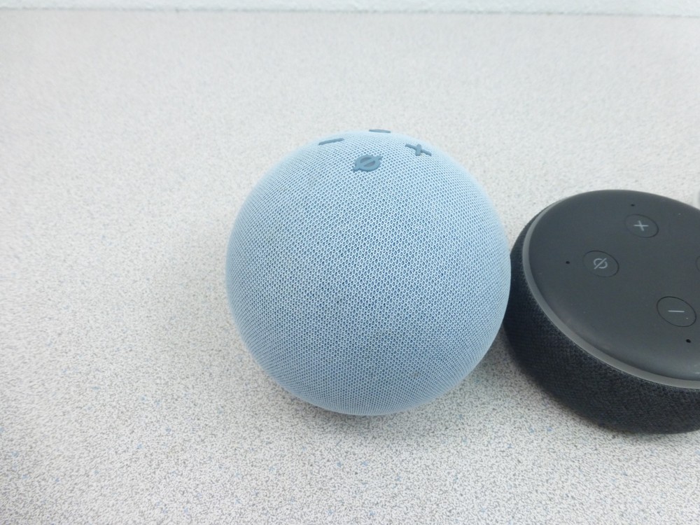 Amazon Echo Dot 4th Gen & 3rd Gen w/ (1) Charger - TESTED