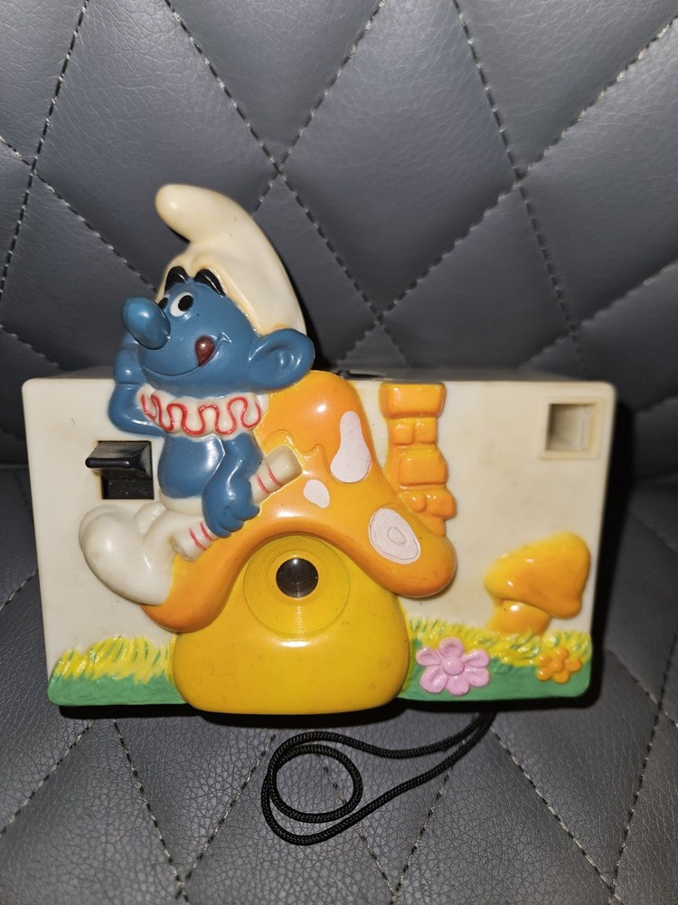 Smurf Instant Load Flash Camera by Helm Toy Peyes Wallace Berrie