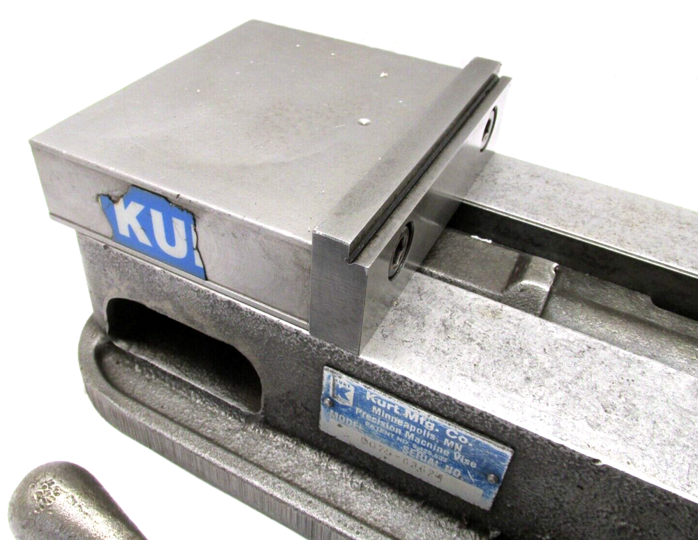 KURT ANGLOCK 6" MILLING MACHINE VISE w/ JAWS & HANDLE - #D675