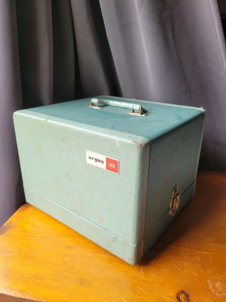 Vintage ARGUS 300 Slide Projector with Case