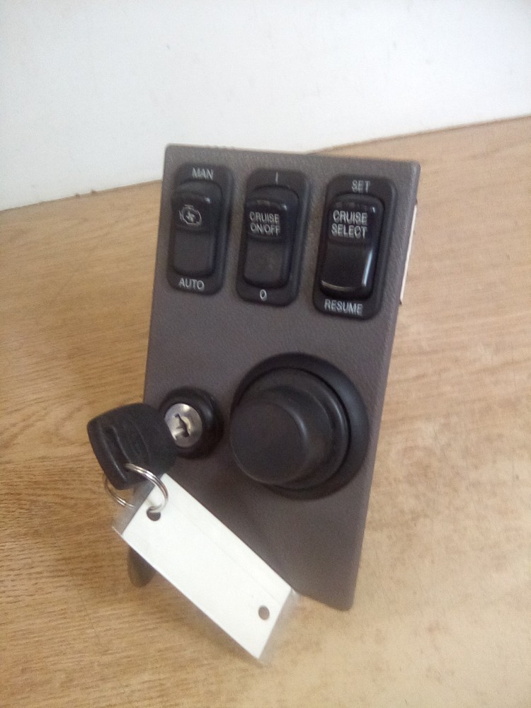 Peterbilt 387 Paccar Dash Panel W/Ignition Switch & Key
